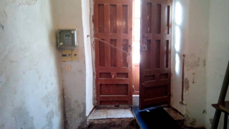 Un marteño exige medidas para evitar que su casa se derrumbe