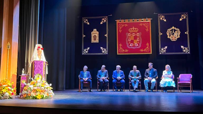 Marta Torres presta su voz a un pregón del tiempo de Gloria repleto de belleza