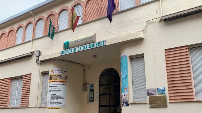 Fachada del Instituto San Juan Bosco, donde cursaban este año las dos adolescentes fallecidas.