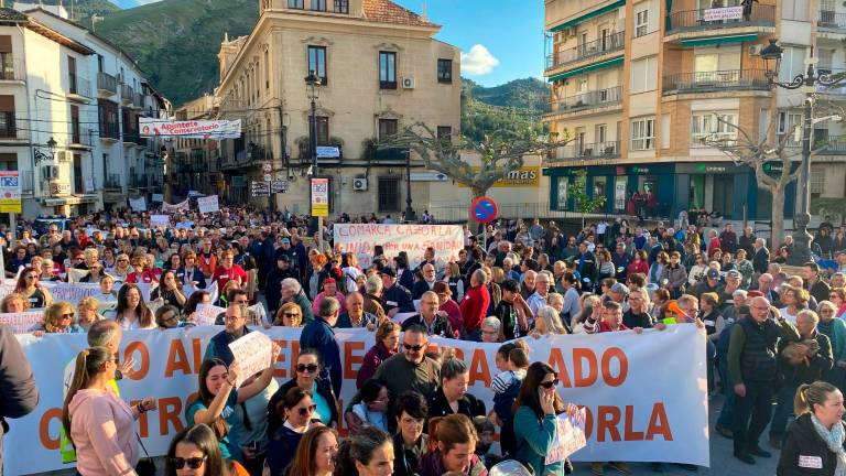 Cientos de personas vuelven a manifestarse en Cazorla por el centro de salud
