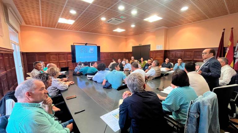 <i>Encuentro con la Asociación para la Promoción del Cochinillo Segoviano. / Diputación de Jaén.</i>