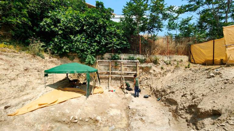 <i>Trabajos de excavación para la localización de la fosa 548. / Europa Press. </i>