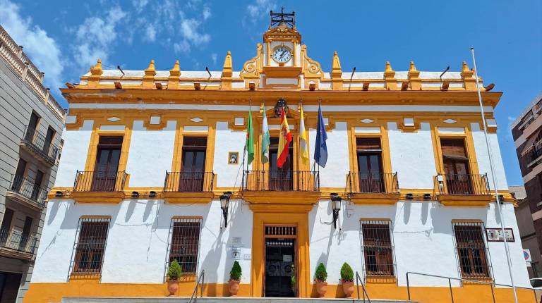 <i>Fachada del Ayuntamiento de Bailén. / Europa Press</i>