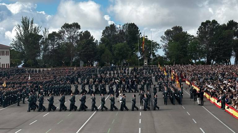 La jura de bandera de la Guardia Civil en Baeza, en imágenes