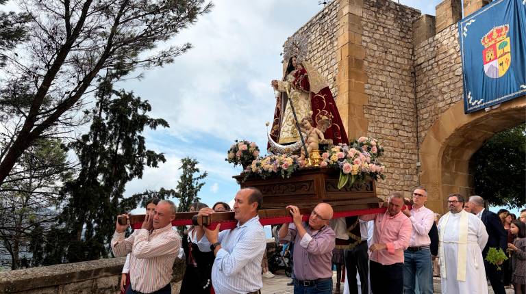 <i> El paso por la Puerta Nueva de la muralla es uno de los puntos destacados del recorrido. / Ana Isabel Bravo / Diario JAÉN.</i>