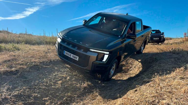 <i>KGM hace presentación nacional de su nuevo pick-up Musso en el circuito de Bujarkay. / Álex Gómez / Diario JAÉN.</i>