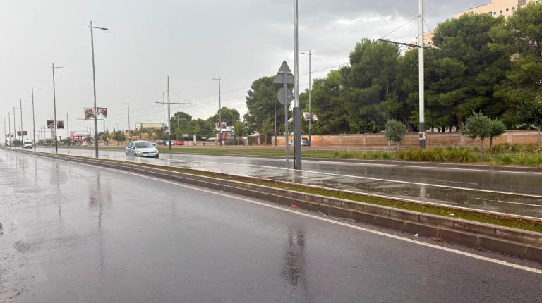 <i>Carretera de Madrid, durante el chaparrón de este mediodía. / Diario JAÉN.</i>