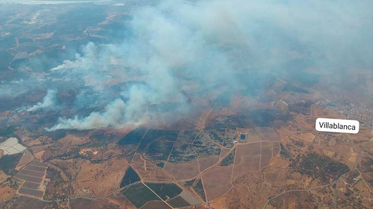 <i>Imagen aérea del incendio forestal de Ayamonte (Huelva). / Plan Infoca / Europa Press.</i>