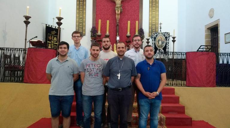 AÑO JUBILAR. <i> El obispo de la diócesis de Solsona, acompañado por sus seminaristas.</i>
