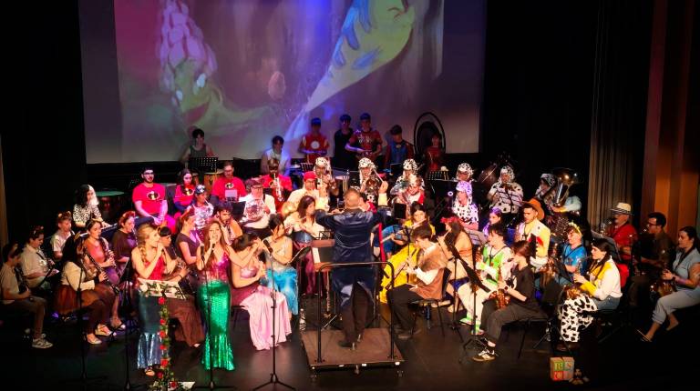 <i>Actuación de la Banda Sinfónica Ciudad de Jaén, en el Teatro Darymelia. / Ayuntamiento de Jaén. </i>
