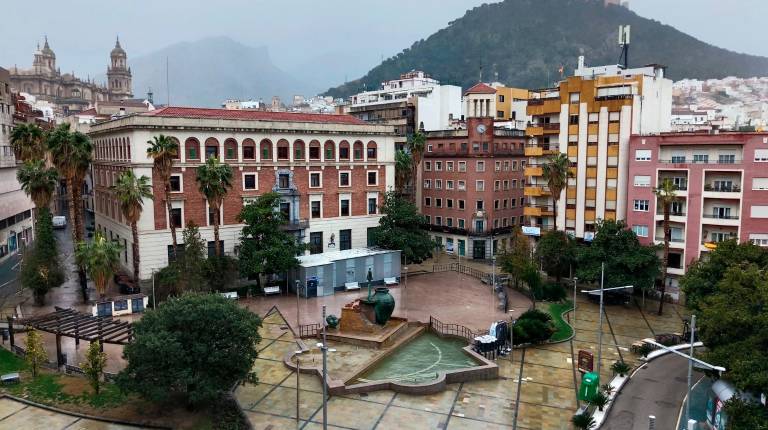 <i>Panorámica aérea de la Plaza de la Constitución durante una tarde lluviosa del pasado mes de abril.</i>