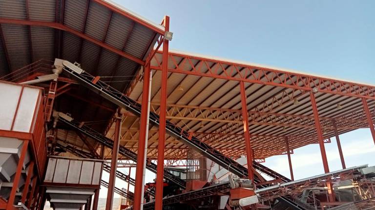 <i>Instalaciones en el patio de la almazara Santa Ana-San Isidro a las afueras de Torredelcampo, este mes de septiembre. / Diario JAÉN. </i>