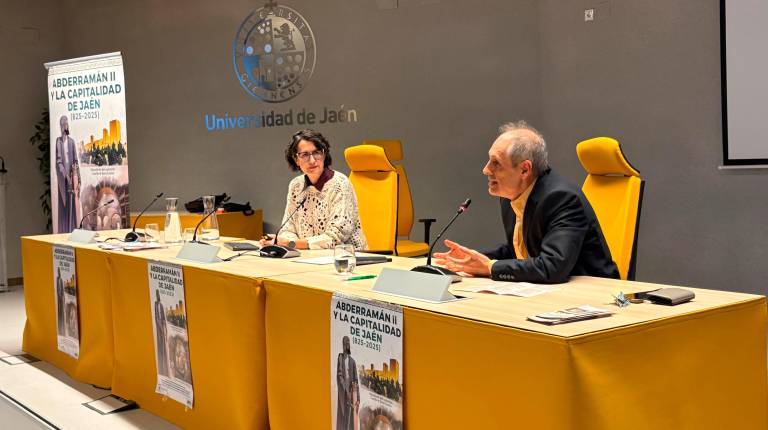 <i>Comienzo del Ciclo de Conferencias “Abderramán II y la capitalidad de Jaén (825-2025)”. / Elisabeth Ruiz / Diario JAÉN.</i>