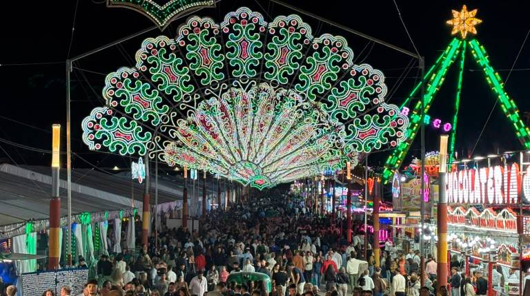 <i>Multitud de gente en la feria de San Lucas. / Ana Isabel Bravo / Diario JAÉN. </i>