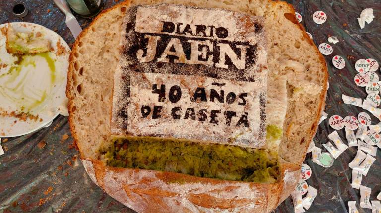 Fotogalería: El “tardeo” de la Feria de San Lucas vibra hoy al ritmo de Panza Invisible en la celebración de la Caseta de Diario JAÉN
