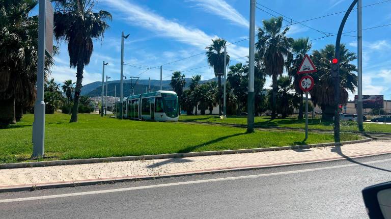 <i>Imagen del tranvía en el recorrido de prueba. / Jason Moyano. / Diario JAÉN.</i>