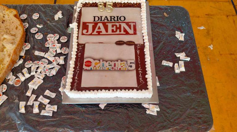 Fotogalería: El “tardeo” de la Feria de San Lucas vibra hoy al ritmo de Panza Invisible en la celebración de la Caseta de Diario JAÉN