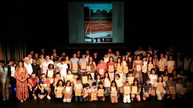 <i>Foto de familia de la Gala 30 Iguales. / Agustín Muñoz / Diario JAÉN.</i>