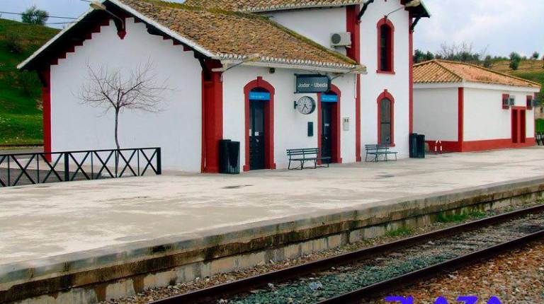 SÍMBOLO. <i>Vista de la centenaria estación de Jódar-Úbeda.</i>