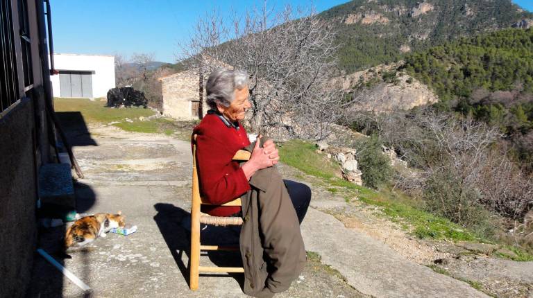 Vive sola en una aldea