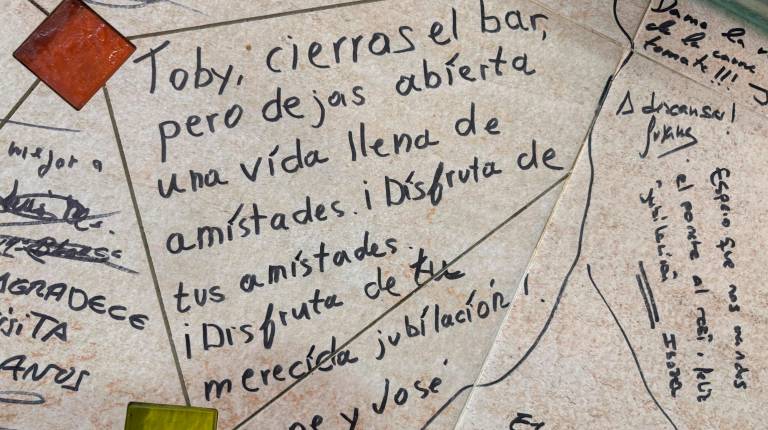 <i>Notas de los clientes de el Bar Toby. / Juanfran Paredes / Diario JAÉN.</i>