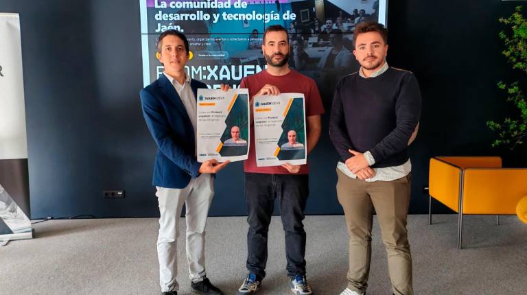 <i>Luis García Millán presenta la 42 edición de Pivo&amp;Code. / Ayuntamiento de Jaén.</i>