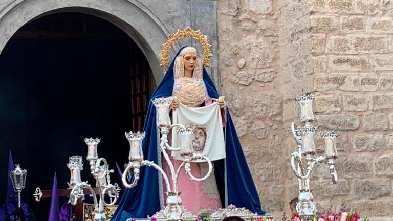 Torredelcampo celebra el encuentro de Nuestro Padre Jesús Nazareno y la Virgen de la Aurora