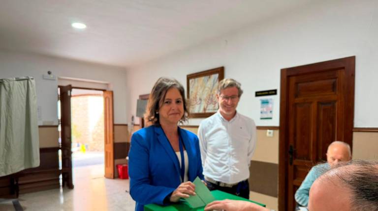 <i>Catalina García ejerce su derecho al voto. / PP Jaén.</i>