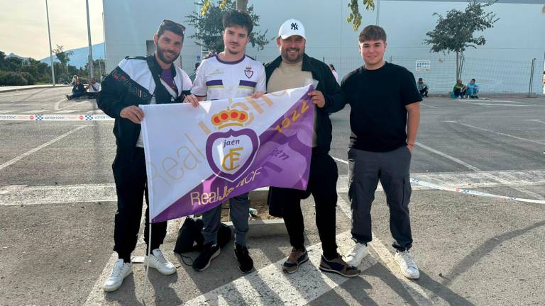 Así se viven los instantes previos al gran derbi Real Jaén-Linares