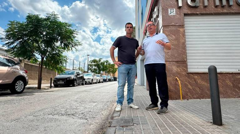 <i>El concejal de Mantenimiento Urbano, Javier Padorno, visita las calles que necesitan arreglos. / Ayuntamiento de Jaén. </i>