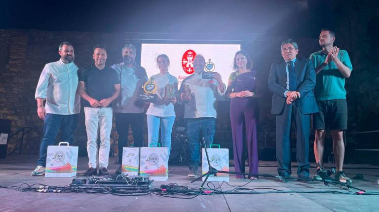<i>Entrega de premios a la mejor tapa de Jaén. / Diputación de Jaén. </i>