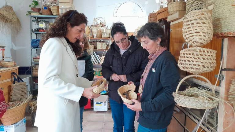 Una espartera de Quesada, reconocida por su calidad artesanal