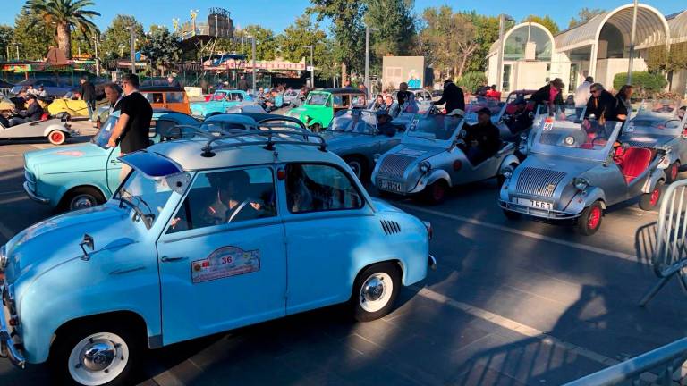 Hacer turismo por la provincia en un Biscúter