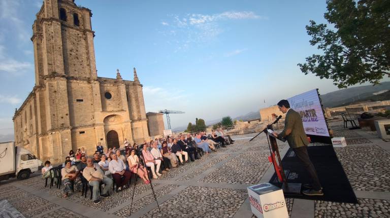 <i>El alcalde de Alcalá la Real, Marino Aguilera, en el acto “Primavera que compartir”. / Agustín Muñoz / Diario JAÉN. </i>