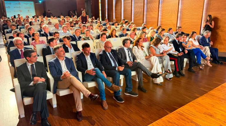 <i>Autoridades asistentes a la entrega de los Premios Palustre de Oro. </i>