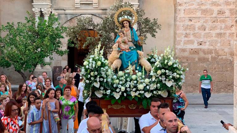 La procesión de la Divina Pastora emociona a los asistentes que acuden a venerarla en La Guardia