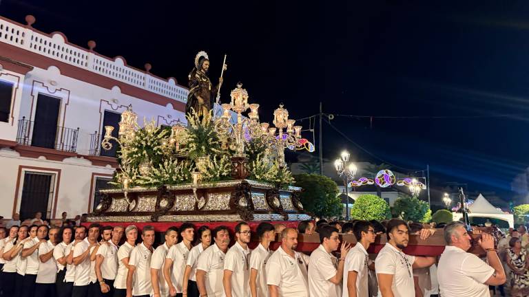 Emoción al paso de San Roque en Arjonilla
