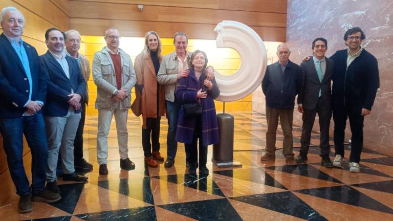 Presentación de la escultura de Antonio J. Guzmán en el antiguo Banco de España. / Ayuntamiento de Jaén.