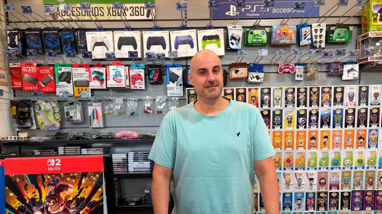 <i>Agustín Ruiz Vidal, propietario de la tienda. / Francisco J. Marín / Diario JAÉN</i>