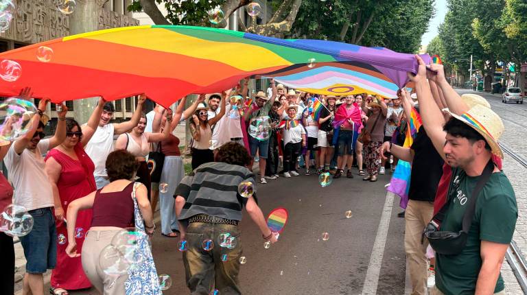 <i>Manifestación del Orgullo, por el Paseo de la Estación. / Imágenes de Juanfran Paredes / Diario JAÉN. </i>