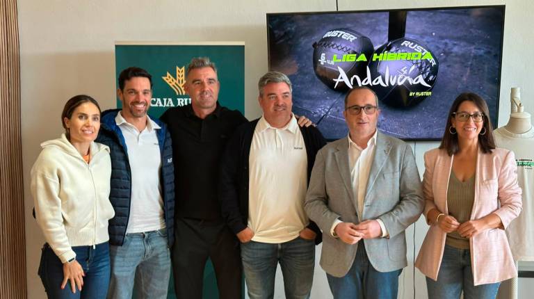 <i>Blanca Manchón, Manuel Alcón, Fran Anera, Pedro Martínez, José Ayala y África Colomo. / Real Jaén.</i>