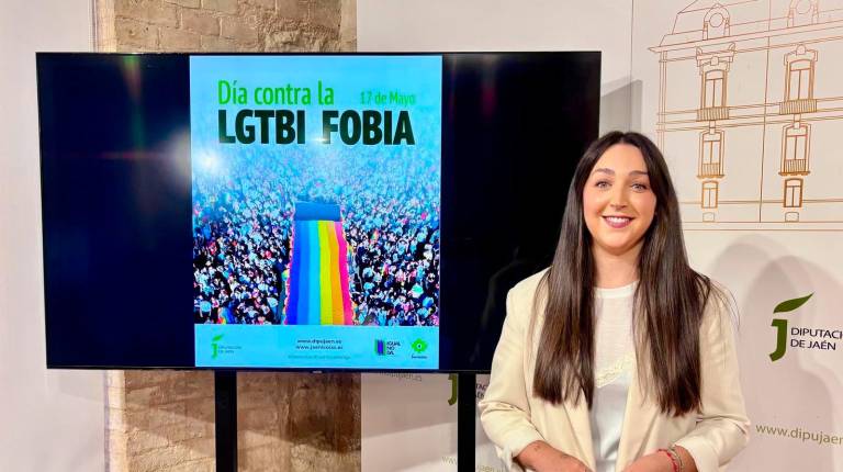 <i>La diputada de Igualdad y Juventud, María Dolores Ruiz, en la presentación del programa de actividades del Día Internacional del Orgullo LGTBI+. / Europa Press.</i>