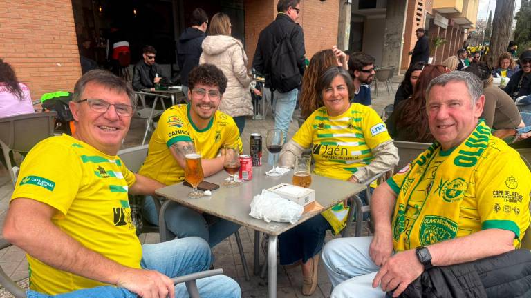 La marea amarilla toma las calles para recibir al Jaén Paraíso Interior