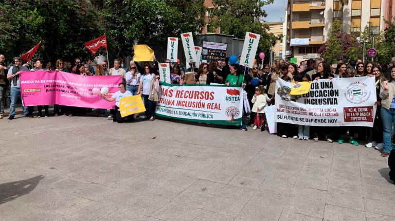 <i>Imagen de la manifestación en la Plaza de la Constitución. Pablo Espinosa. / Diario JAÉN.</i>