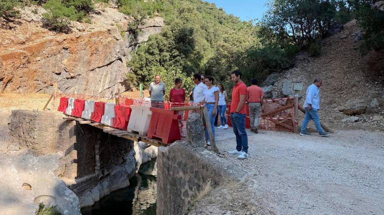 <i>Visita al sendero que discurre por la pista forestal del río Borosa. / Junta de Andalucía.</i>