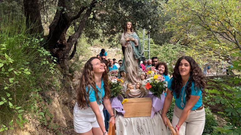 Alegría y generosidad al paso de la Inmaculada Concepción en Marchena