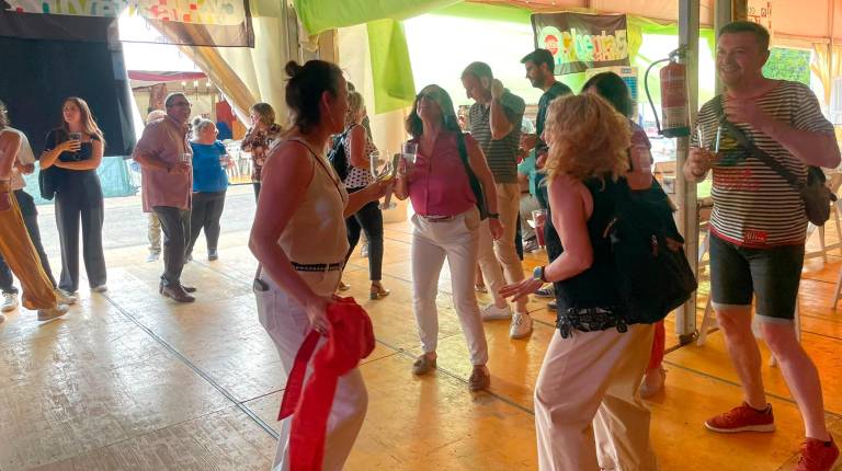 El pop-rock de Elementos desata la fiesta por segundo día en la Caseta de Diario JAÉN
