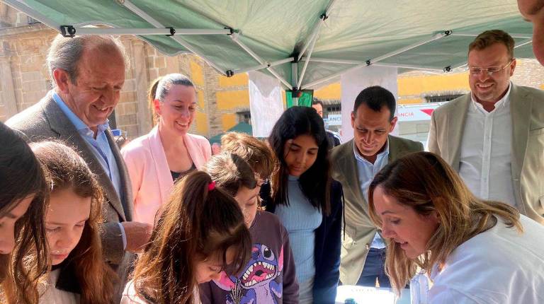 <i>Visita a la III Feria de la Salud de Andújar. / Junta de Andalucía.</i>