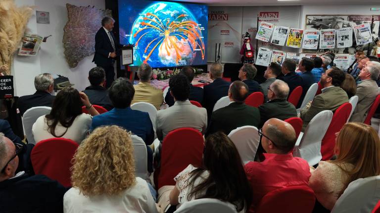 <i>El director de Diario JAÉN, Juan Espejo, durante su intervención en el acto en homenaje a los anunciantes y patrocinadores. / Agustín Muñoz / Diario JAÉN.</i>