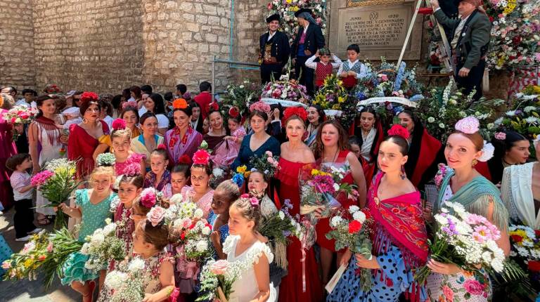 Tradición, música y folclore: Los mejores momentos de la ofrenda floral a la Virgen de la Capilla